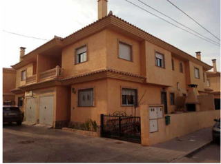Casa aparellada  C/ juan carlos ferrero. Solvia inmobiliaria  chalet adosado redován