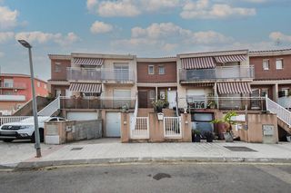 Doppelhaus  C/ princep d´asturies. Solvia inmobiliaria  chalet adosado banyeres del penedès