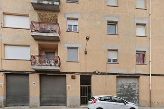 Pis  C/ industria. Solvia inmobiliaria  piso manlleu