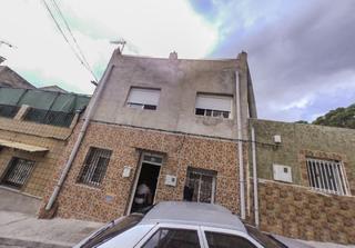 Casa aparellada  C/ viriato. Solvia inmobiliaria  chalet adosado elda