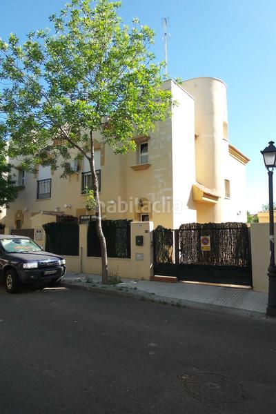 Foto a1d55bc3-147a-46c0-888b-fbaaf4d0befe. Casa pareada solvia inmobiliaria chalet adosado en Bormujos