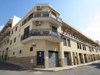 Casa aparellada  C/ carbonaire. Solvia inmobiliaria  chalet adosado vall duixó la