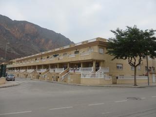 Casa aparellada  Calle los auroros. Solvia inmobiliaria  chalet adosado redován