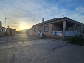 Xalet  C/ los cristobales (camino de las majadas). Solvia inmobiliaria  chalet independiente orihuela
