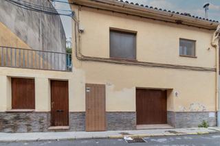 Casa aparellada  C/ montserrat. Solvia inmobiliaria  chalet adosado sant feliu de codines