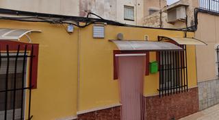 Casa aparellada  C/ granada. Solvia inmobiliaria  chalet adosado cartagena