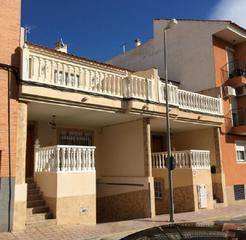 Casa aparellada  Av maestro rodrigo. Solvia inmobiliaria  chalet adosado ceutí