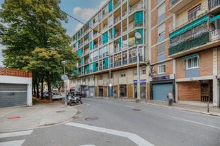 Pis  Avenida santo narcis. Solvia inmobiliaria  piso girona