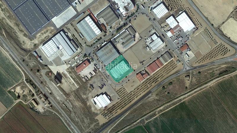 Foto a002fa03-6f88-491d-8945-bedb278a0649. Bâtiment à usage industriel dans Buñuel
