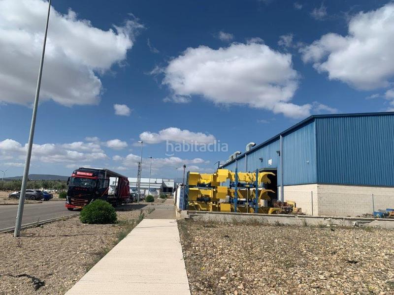 Foto d7417182-55f3-40ce-a635-4a041aa049ce. Bâtiment à usage industriel dans Buñuel