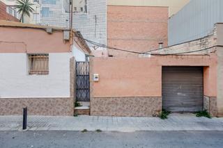 Rural plot  C/ ample. Solvia inmobiliaria  terreno con vivienda badalona