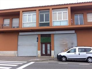 Casa aparellada  C/ girona. Solvia inmobiliaria  chalet adosado quart