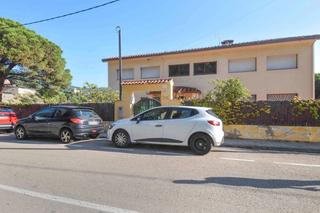 Xalet  Av can amat. Solvia inmobiliaria  chalet independiente sant andreu de llavane