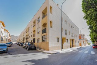 Pis  Av/ del genil. Solvia inmobiliaria  piso vícar