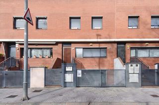 Casa aparellada  C/ bartomeu serret i argemi. Solvia inmobiliaria  chalet adosado granollers