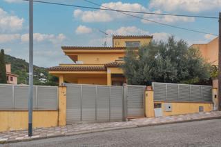 Chalet  C/ solsones - urb santa ana -. Solvia inmobiliaria  chalet independiente pineda de mar