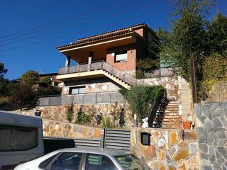 Casa aparellada  C/ baix ebre,. Solvia inmobiliaria  chalet adosado santa maria de palautordera