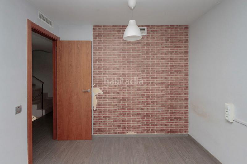 Foto c08881b3-5466-4791-b512-084c81db69fd. Maison jumelée avec chauffage piscine dans Can Franquesa Santa Coloma de Gramenet