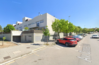 Maison jumelée  C/ edmund halley. Solvia inmobiliaria  chalet adosado rubí