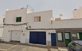 Chalet  C/ lajiar. Solvia inmobiliaria  casa haría