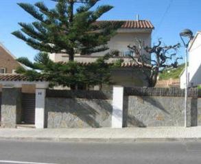 Xalet  Av/ de francia. Solvia inmobiliaria  chalet independiente segur de calafell