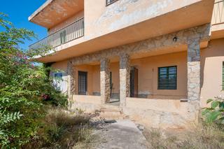 Casa aparellada  C/ caputxins. Solvia inmobiliaria  chalet adosado girona