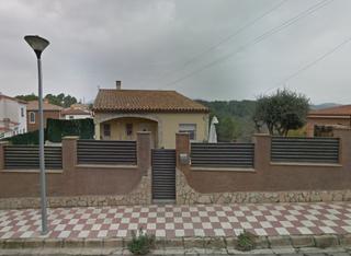 Xalet  C/ castell de voltrera. Solvia inmobiliaria  chalet independiente abrera