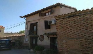 Maison jumelée  C/ barbastro. Solvia inmobiliaria  chalet adosado enate