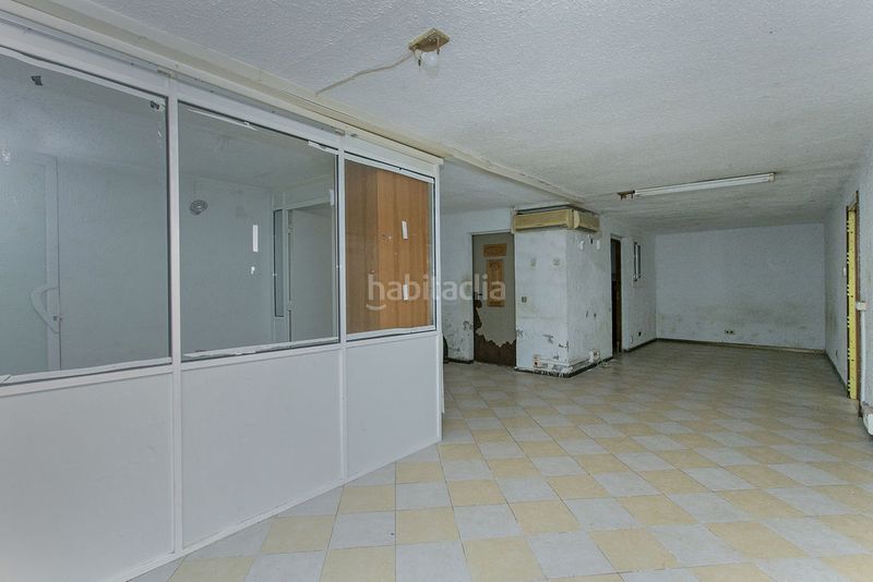 Foto b2148072-e55b-4e8f-a03b-1c96fedee0e2. Local comercial a Carmel Barcelona