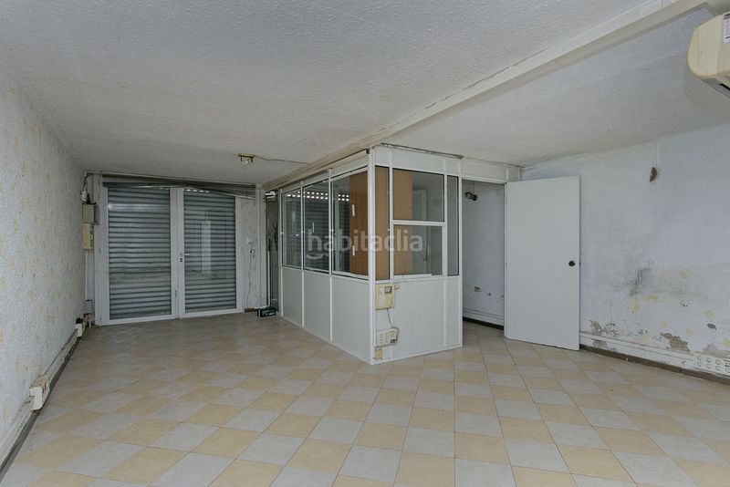 Foto e9ce4726-3b2b-40c1-a6d1-fb21e3067257. Local comercial a Carmel Barcelona