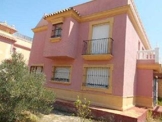 Casa aparellada  Av/ 14 de abril. Solvia inmobiliaria  chalet adosado puerto real
