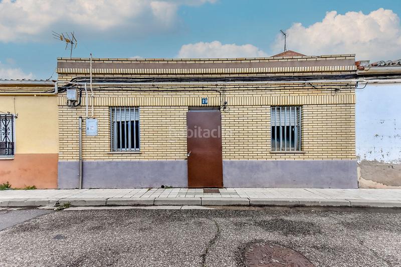 Foto a05467f0-e2a0-4665-ad54-539efe8f6d92. Casa aparellada a El Cristo Palencia