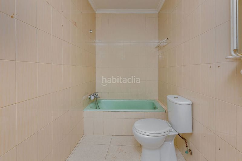 Foto 32843bc6-ba5f-42c8-8c85-05bba5cd8fcb. Casa aparellada a Palmete Sevilla