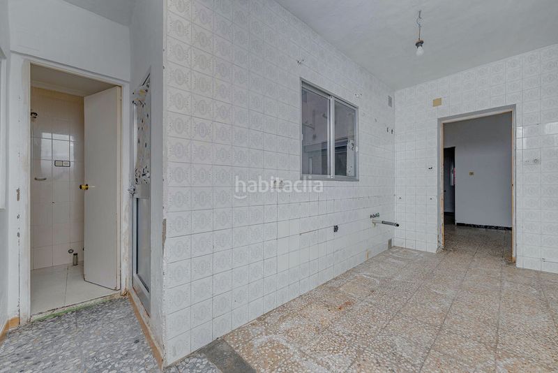 Foto 62551ef3-542d-40bb-b754-f7ce06f22817. Casa aparellada a Palmete Sevilla