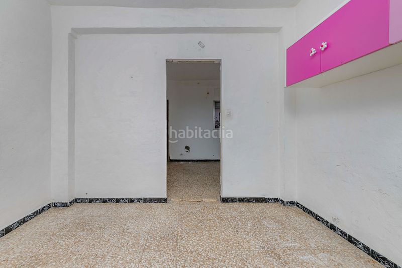 Foto 7134f8a6-da5c-4eb2-8dfb-aae18001ba66. Casa aparellada a Palmete Sevilla