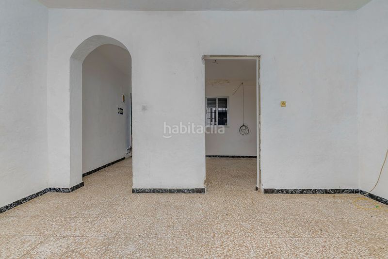 Foto 92075562-127d-4f80-816b-589e0f039727. Casa aparellada a Palmete Sevilla