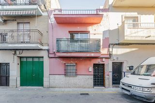 Doppelhaus  C/ soledad. Solvia inmobiliaria  chalet adosado sevilla