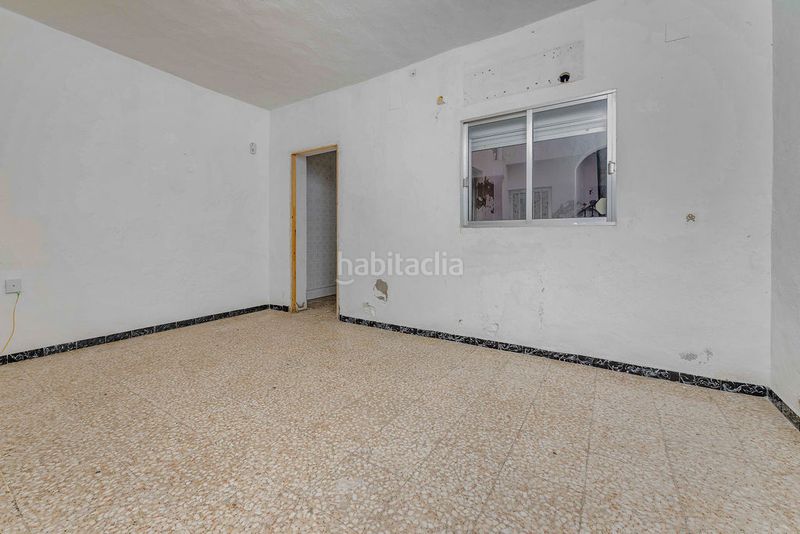 Foto f5bcffd0-1eb8-482b-b1cf-7fae98584bc9. Casa aparellada a Palmete Sevilla