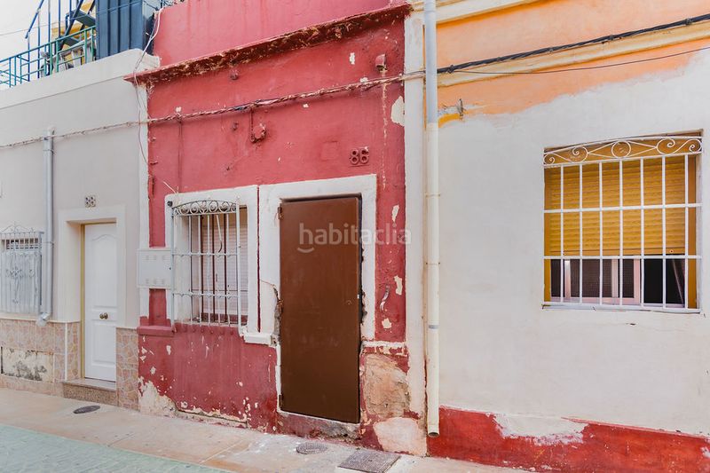 Foto c2c2bee1-1e6a-43ed-9df5-789a4cb1fb5e. Pis a La Chanca - Pescadería Almería