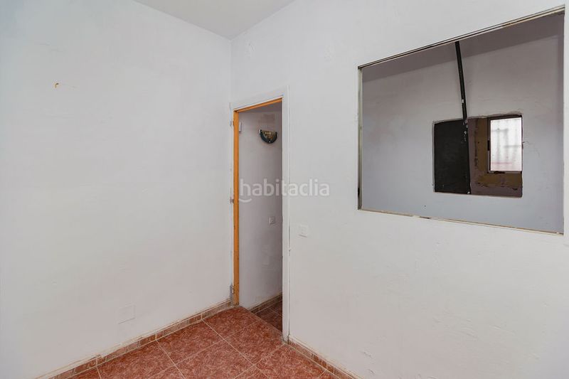 Foto fbbb157c-8452-4aa8-bf56-f9579814484d. Pis a La Chanca - Pescadería Almería