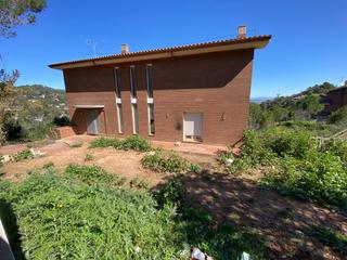 Chalet  Urb santa maría de lavall. Solvia inmobiliaria  chalet independiente corbera de llobregat