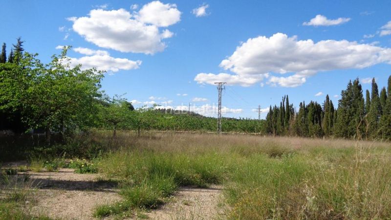 Foto f62e0ec9-1825-4609-9193-43d0482669fd. Industrial building in Miravet