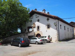 Casa aparellada  C/ san cristobal. Solvia inmobiliaria  chalet adosado arruitz