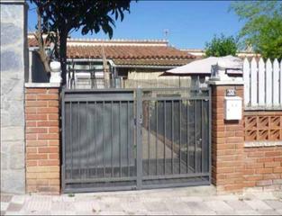 Maison jumelée  C/ la petunia. Solvia inmobiliaria  chalet adosado esparreguera