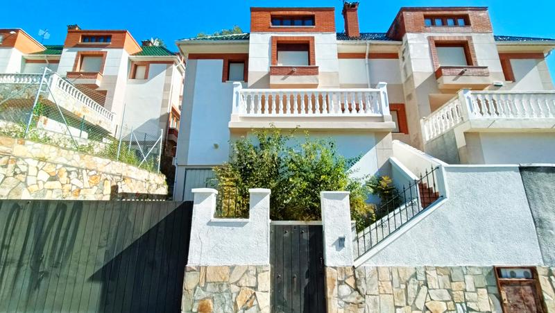 Foto 0dff2632-3a1a-4ec7-ab8d-f7ff201bb273. Casa aparellada amb calefacció piscina a Otañes-Talledo Castro - Urdiales
