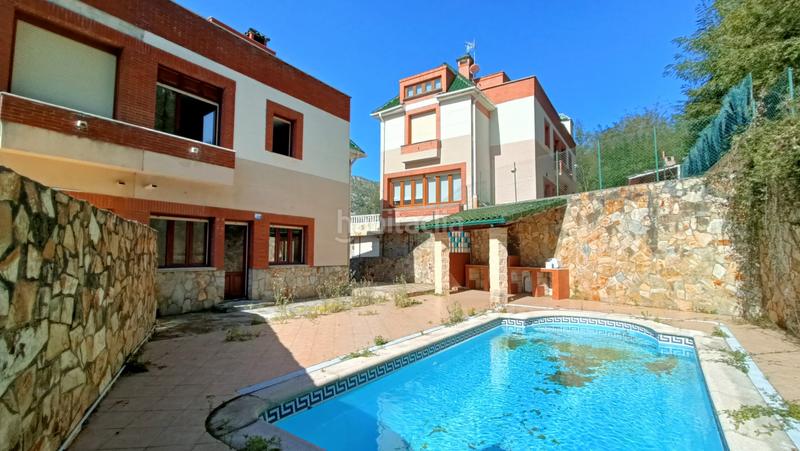 Foto 1ab53418-2251-4b18-90b4-6e0fd59a1272. Casa aparellada amb calefacció piscina a Otañes-Talledo Castro - Urdiales