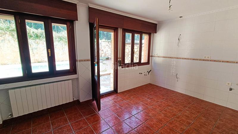 Foto d8751d2a-ddb6-48d3-8c27-d6fdf50a1e33. Casa aparellada amb calefacció piscina a Otañes-Talledo Castro - Urdiales