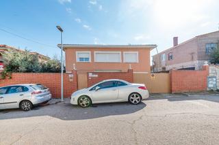 Xalet  C/ benidorm-fado. Solvia inmobiliaria  chalet independiente casarrubios del monte