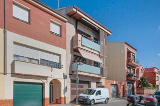 Casa aparellada  C/ santiago rusiñol. Solvia inmobiliaria  chalet adosado sant quirze del vallès