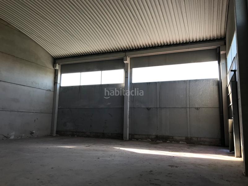 Foto 5e3f2950-49a0-4178-92e9-7b604d91ef5c. Bâtiment à usage industriel dans Burguillos